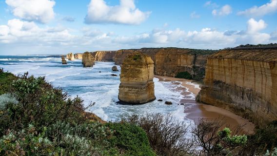 Melbourne: Great Ocean Road, 12 Apostles & Rainforest Tour