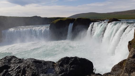 Akureyri: Goðafoss, Dettifoss und Myvatn-See-Tour
