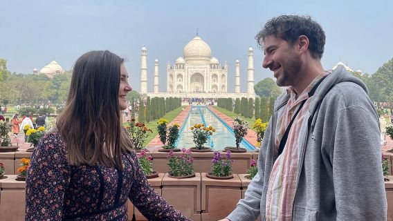 Tour privato di un giorno al Taj Mahal e ad Agra da Delhi in treno espresso