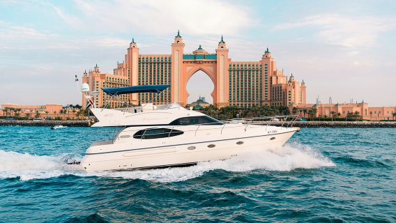 Dubai: crociera privata in yacht con opzione per aggiungere cibo gourmet