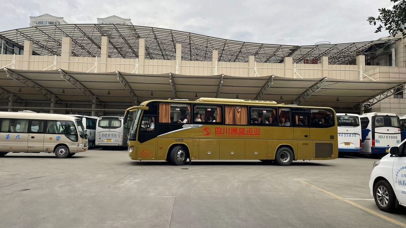 Tiket bus sekali jalan/pulang pergi Chengdu - Gunung Siguniang/Lembah Bipeng