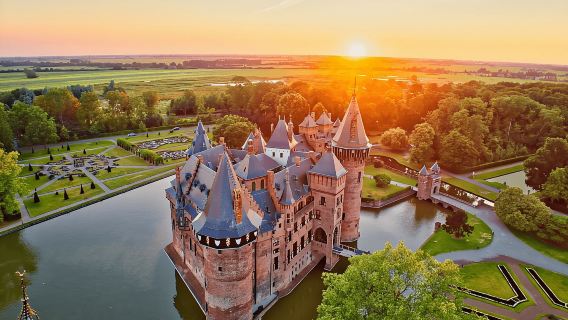 オランダ・ユトレヒトのデ・ハール城＋ナインチェ博物館＋郵便局ワンデーツアー