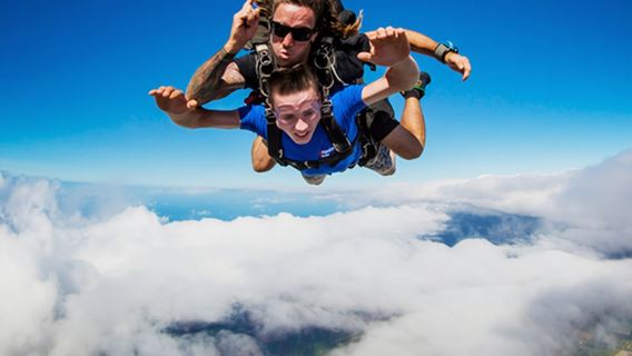 Voyage en Australie - Excursion d'une journée à Cairns pour un saut en parachute avec vue panoramique sur la plage de Mission Beach