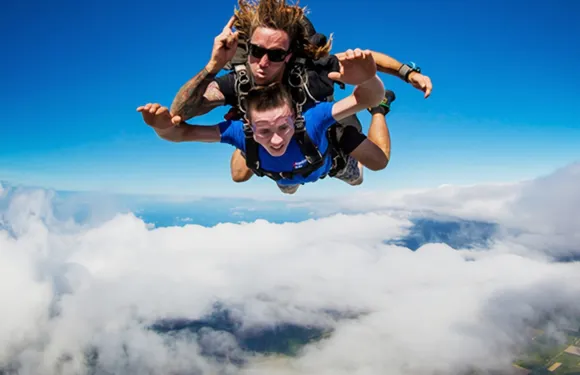 澳洲旅遊 開恩茲美神灘高空海景跳傘一日遊