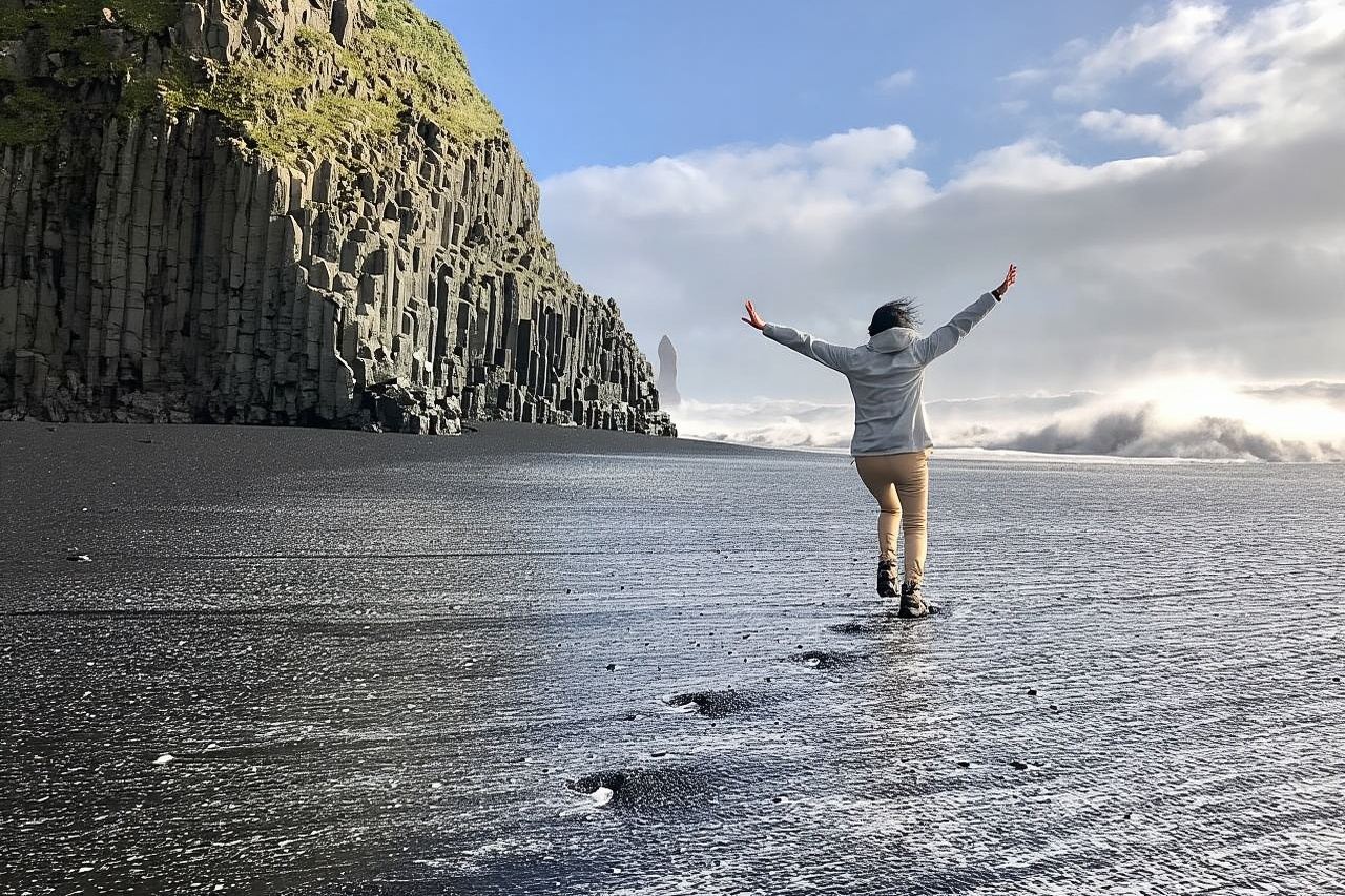 Glacier Hike and South Coast Tour by Minibus from Reykjavik