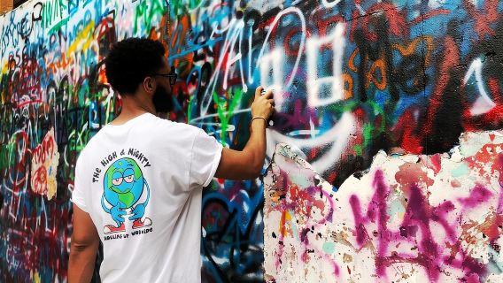 Medellín: Tour por la Comuna 13 con pintura en aerosol y helado