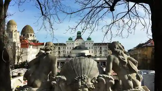 Self-guided discovery walk in Budapest's Gellért Hill