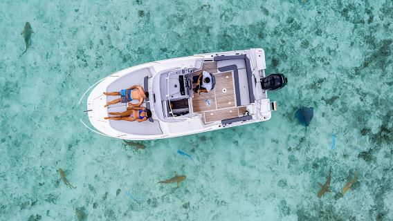 Bora Bora private Cap Camarat 25ft boat rental