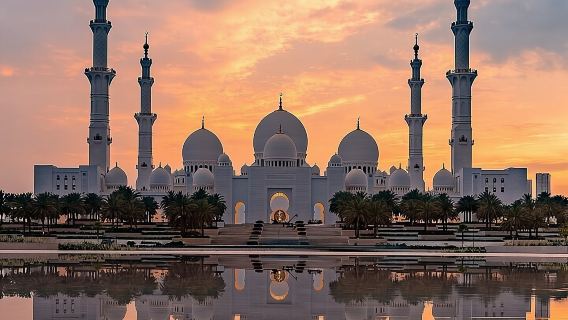 Abu Dhabi Full-day Sightseeing Tour from Dubai with Mosque Visit