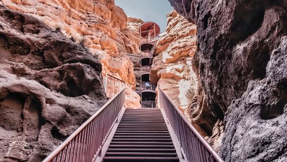 平山湖大峽谷半日遊【可選3人小團或6人團/含接送/早中2班】