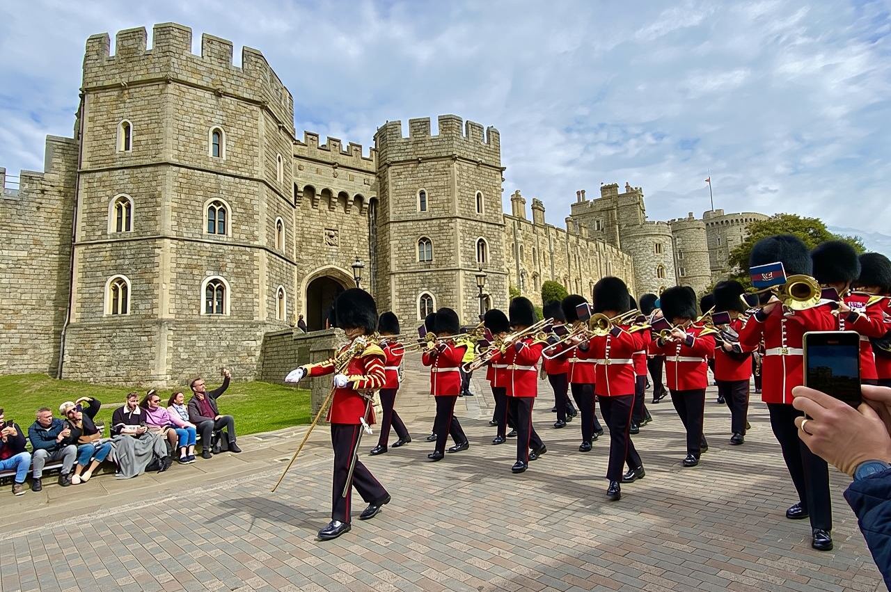 Windsor, Stonehenge and Bath Trip from London