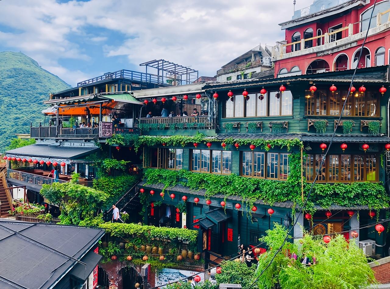 Yehliu Geopark + Shifen Old Street + Jinguashih + Jiufen Old Street private chartered tour [departing from Taipei]