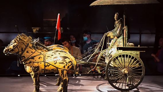 Tagesausflug zum Museum der Terrakotta-Krieger und -Pferde in Xi'an: Stadtmauer + Da Ci'en Tempel – Familiengruppentour