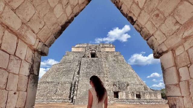 เมรีดา : ทัวร์นำเที่ยวยูคซ์มาล คาบาห์ และเซโนเต พร้อมอาหารกลางวัน