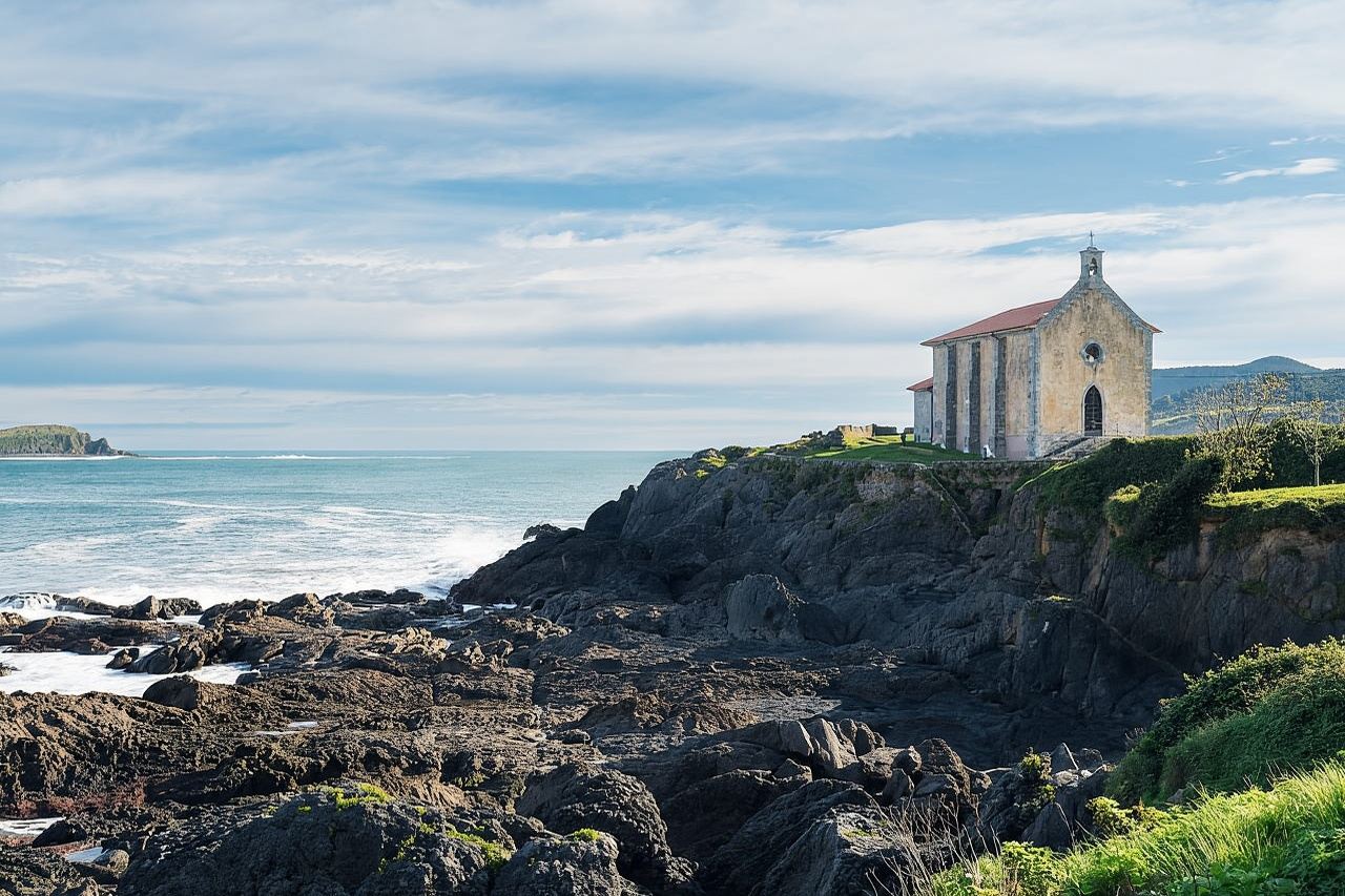 From Bilbao: Gaztelugatxe, Mundaka, and Guernica Tour