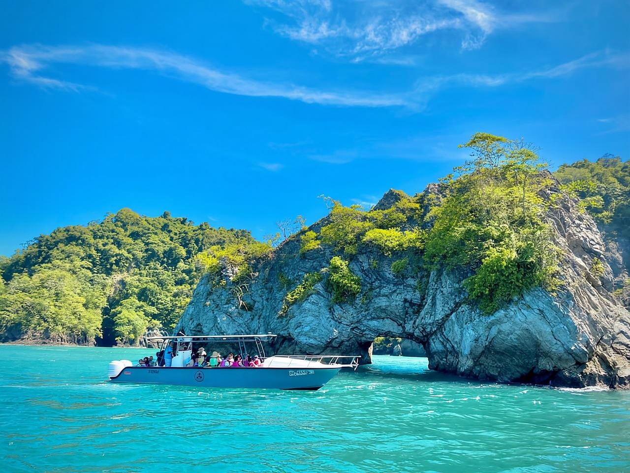 From Puntarenas: Tortuga Island VIP tour Full-Day