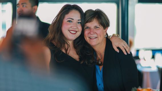 Premier-Dinner-Kreuzfahrt zum Muttertag an Bord der Toronto Odyssey