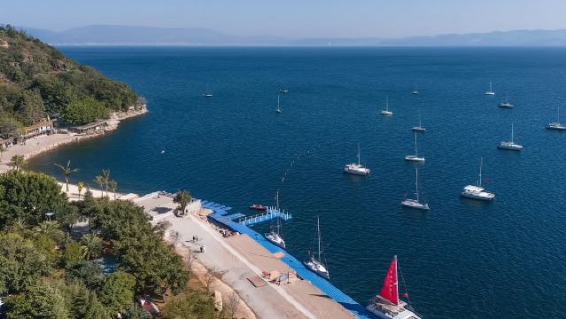 Lawatan Sehari di Tasik Fuxian (Teluk Fuhai, Teluk Bulan, Pantai Merah, Luchong)