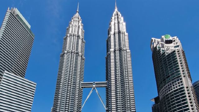 【榴槤品嚐】吉隆坡半日遊 國家清真寺+吉隆坡國油雙峰塔+獨立廣場