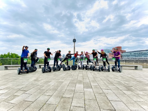 Düsseldorf: Tur Segway 2 Jam di Sepanjang Sungai Rhine