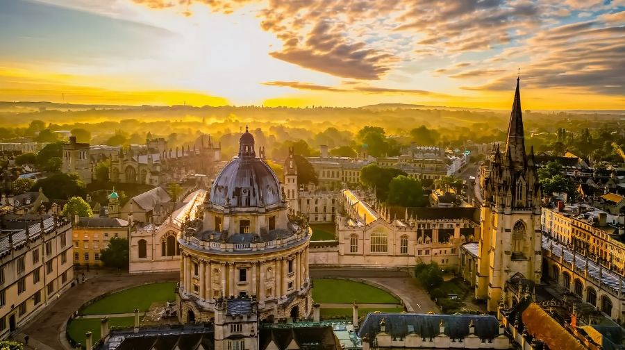 倫敦牛津大學+嘆息橋+牛津故事博物館一日遊【親子包車專線】