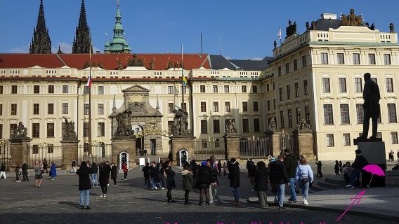 Small-Group Tour of Prague Castle with a local guide