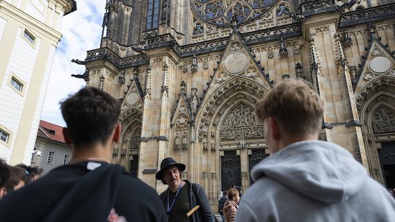 Best of Prague by foot and bus with river cruise and Prague Castle