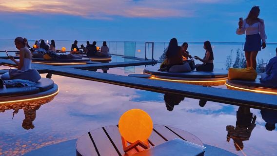 Pattaya Over The Moon Restoran Sunset Pantai Perkhidmatan Tempahan Tempat Duduk