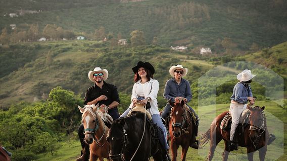 Menunggang Kuda di Perbukitan Guanajuato