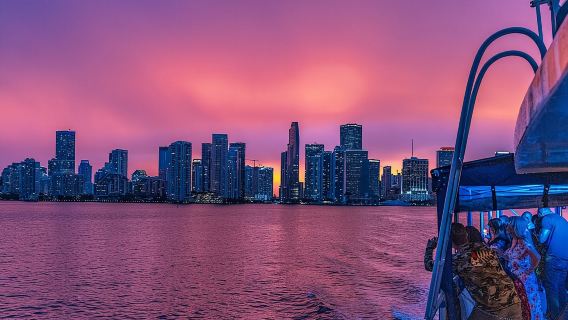 ล่องเรือค็อกเทลชมพระอาทิตย์ตกและแสงไฟเมืองไมอามี