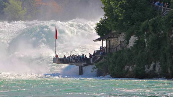Tour zum Schloss Laufen und zum Rheinfall ab Zürich, Schweiz
