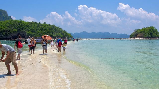 ทัวร์วันจากภูเก็ตสู่หมู่เกาะ 4 เกาะในกระบี่โดยเรือเฟอร์รี่และเรือสปีดโบ๊ท