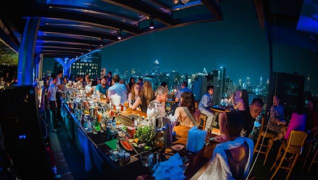 Medellin : One Night in Rooftops and Nightclubs in Provence