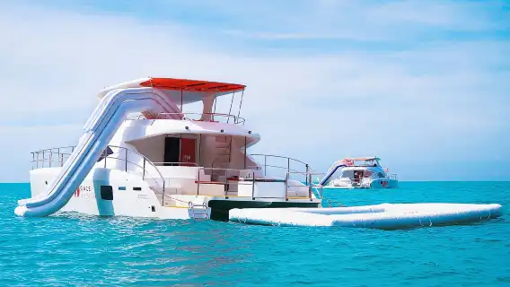 泰國芭達雅遊艇出海派對商務大型活動企業團體多種船隻可選訂製服務