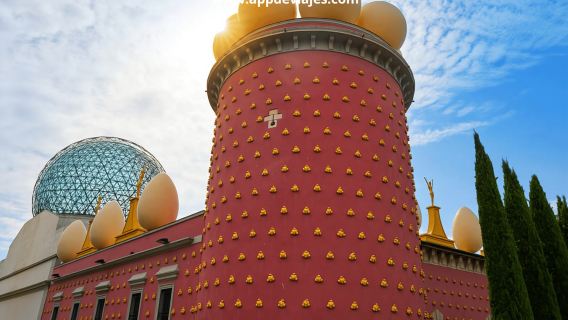 Barcelona: Private Tour Dalí, Boat & Cadaqués