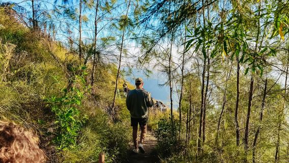 Bali: Pendakian Matahari Terbit Gunung Batur dengan Sarapan