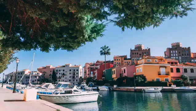 Valencia: Port Saplaya Boat Tour with Free Drink & Swimming