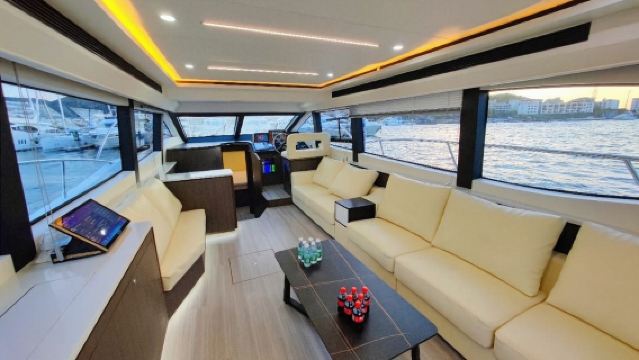 【萬寧遊艇租賃】萬寧石梅灣遊艇會自由鹿68英尺三層飛橋遊艇包船出海海釣玩樂