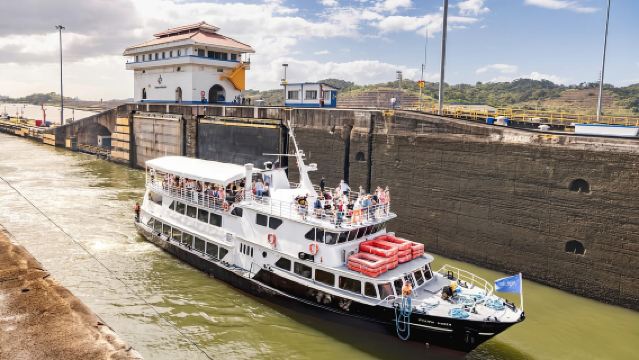 Panama: 6-Hour Panama Canal Southbound Cruise & Lunch