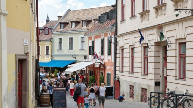 ブダペスト発 ドナウ川ベンド ワンデーツアー