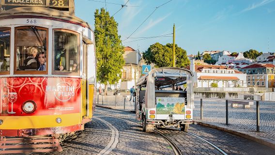 Private Eco Tuk Tuk Tour through the Heart of the City