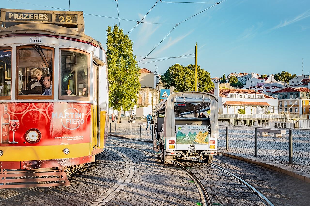 Private Eco Tuk Tuk Tour through the Heart of the City