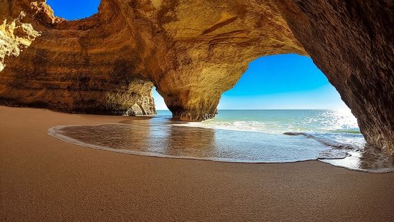 Boat trip to the caves of Benagil
