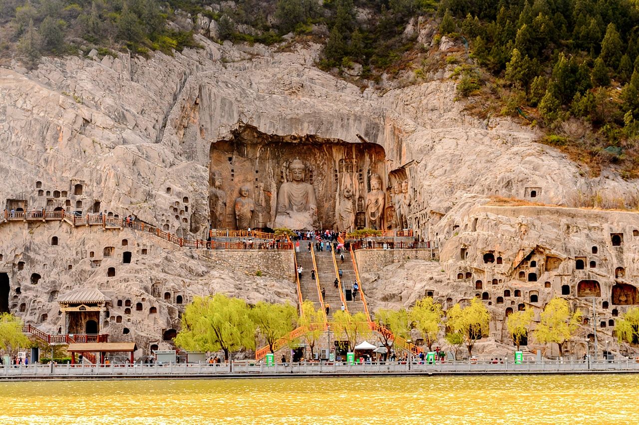 Excursión privada de un día a Zhengzhou al Templo Shaolin y las Grutas de Longmen