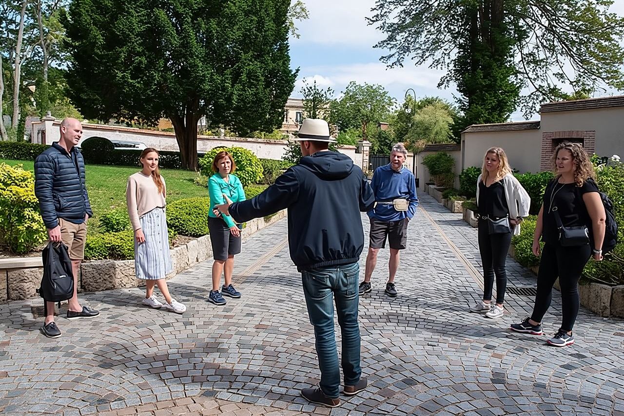 E-Bike Champagne day tour & lunch from Epernay