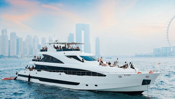 Dubai: superyacht di lusso con DJ dal vivo, piscina e open bar