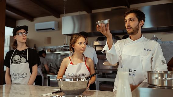 Pizza and gelato cooking class in Palermo with dinner