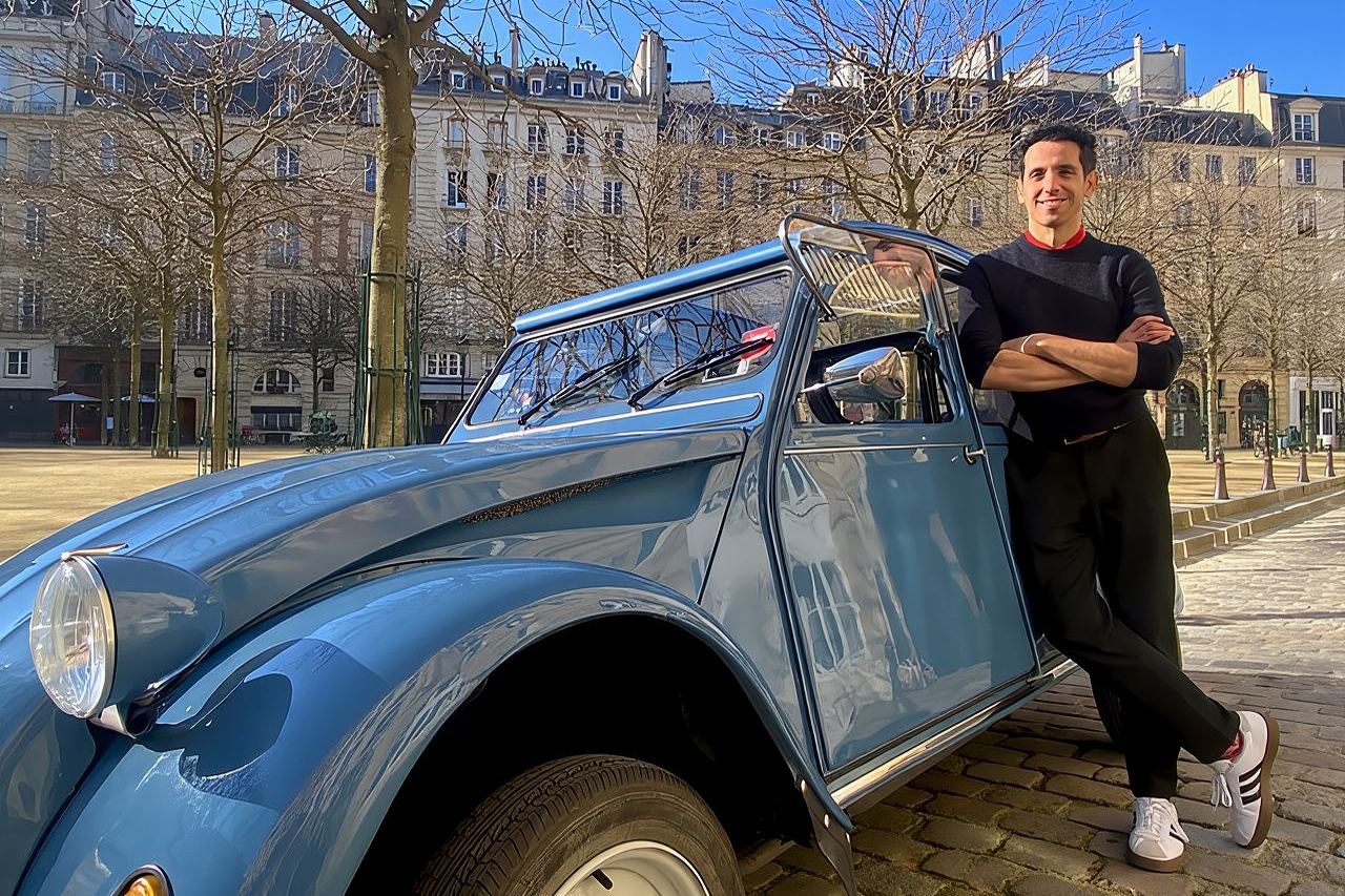 Private Tour of Paris in a convertible citroën 2CV