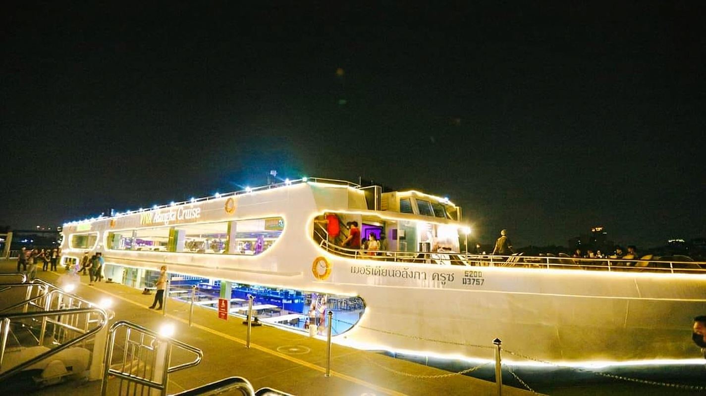 Viva Alangka Cruise: Chao Phraya River Night Cruise in Bangkok, Thailand