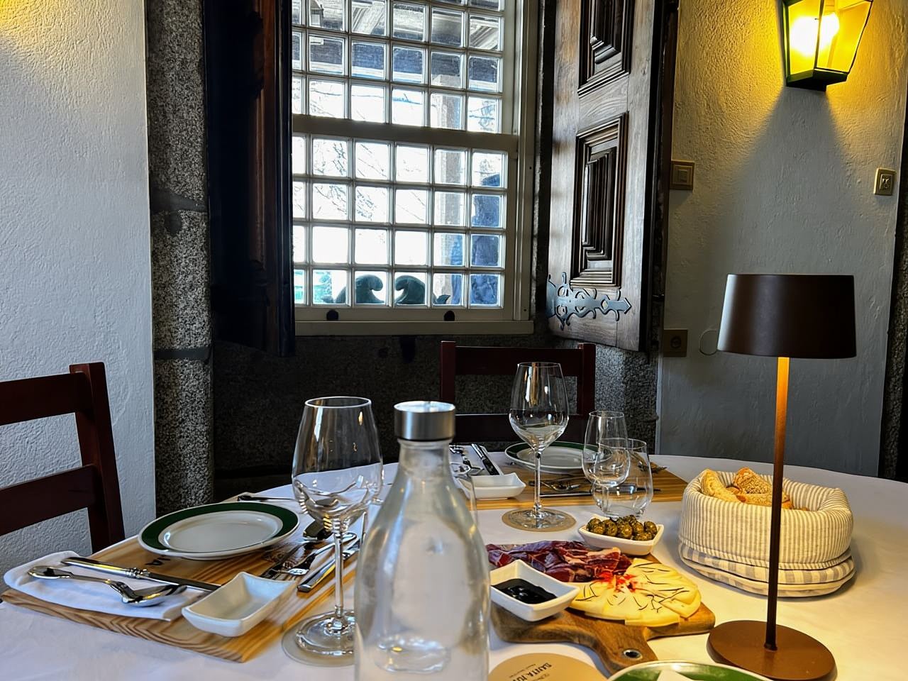 Douro Valley: A Sensory Experience in the Douro: Wines, Olive Oil, and History